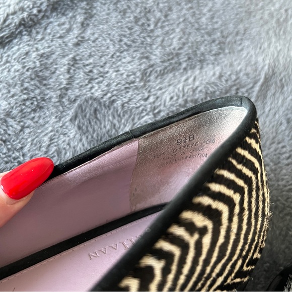 ✨Cole Haan Women's Zebra Pattern Flats with Gold Accents - Picture 5 of 8